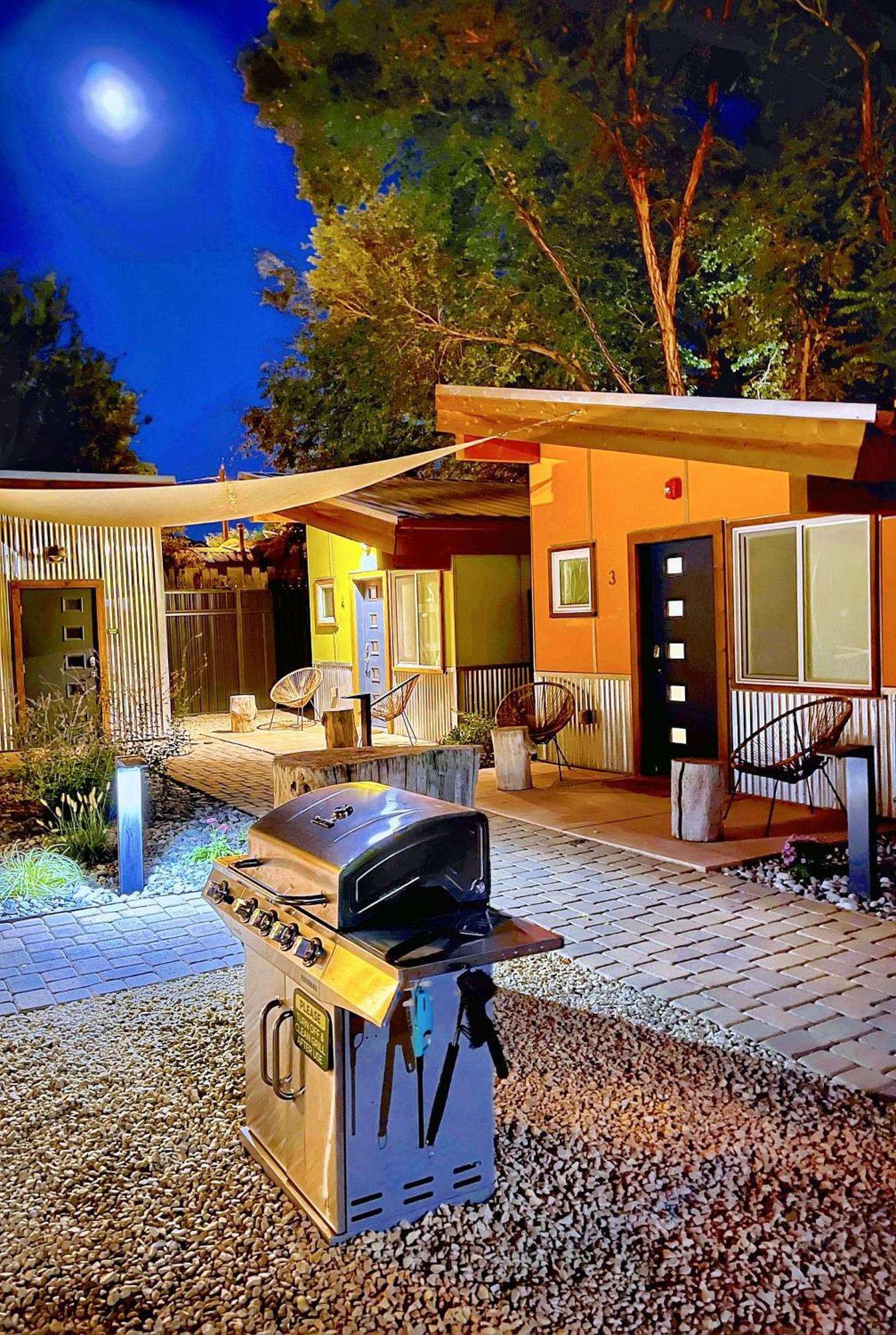 Downtown Kokopelli # 2- Newly Remodeled Stylish Studio Moab Luaran gambar