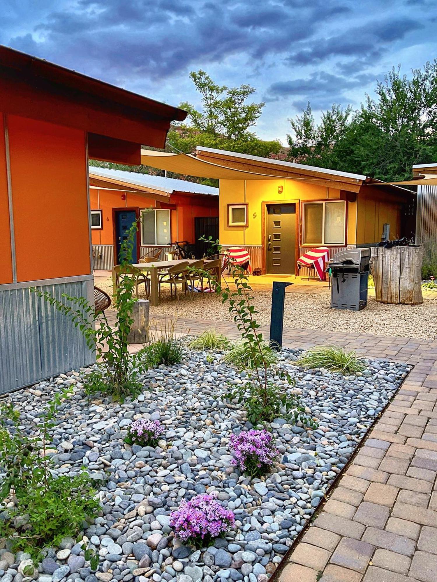 Downtown Kokopelli # 2- Newly Remodeled Stylish Studio Moab Luaran gambar